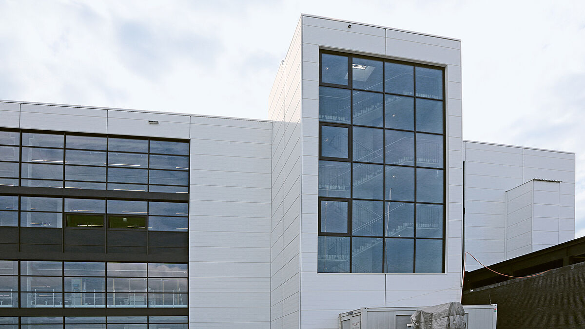 Wärmegedämmte Treppenhausfassade auf der Nordseite.