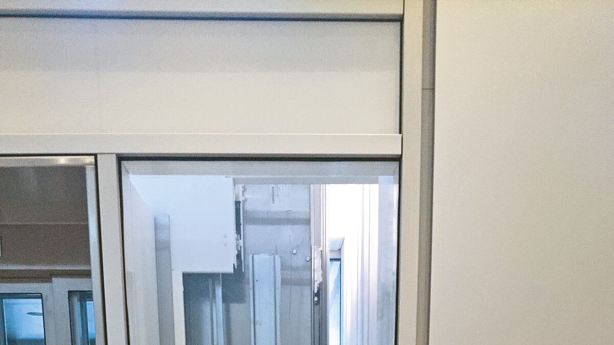 Für die Verglasung kam neutrales E30-Brandschutzglas Typ Pilkington Pyrodur 30-200 mit 0,76-mm-PVB-Folie (Total 14 mm) zur Anwendung.