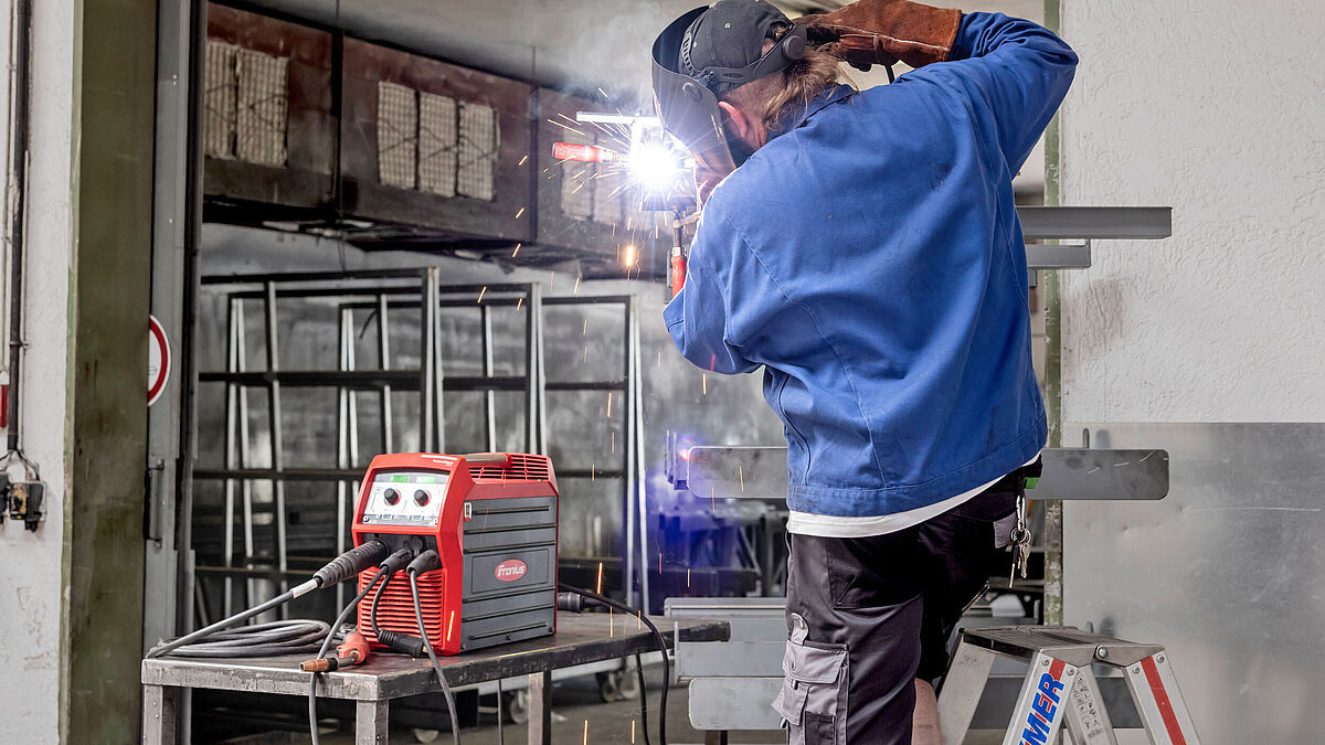 Utilisation mobile de la TransSteel 2200 sur un chantier.