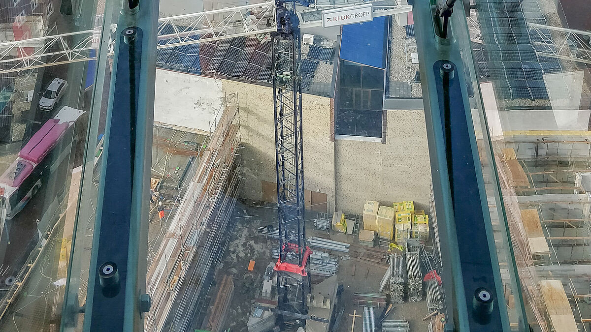 Vue vers l’ouest : les balcons sont pratiquement inégalables en matière de transparence.Photo : © Raimond Spekking / CC BY-SA 4.0 (via Wikimedia Commons)