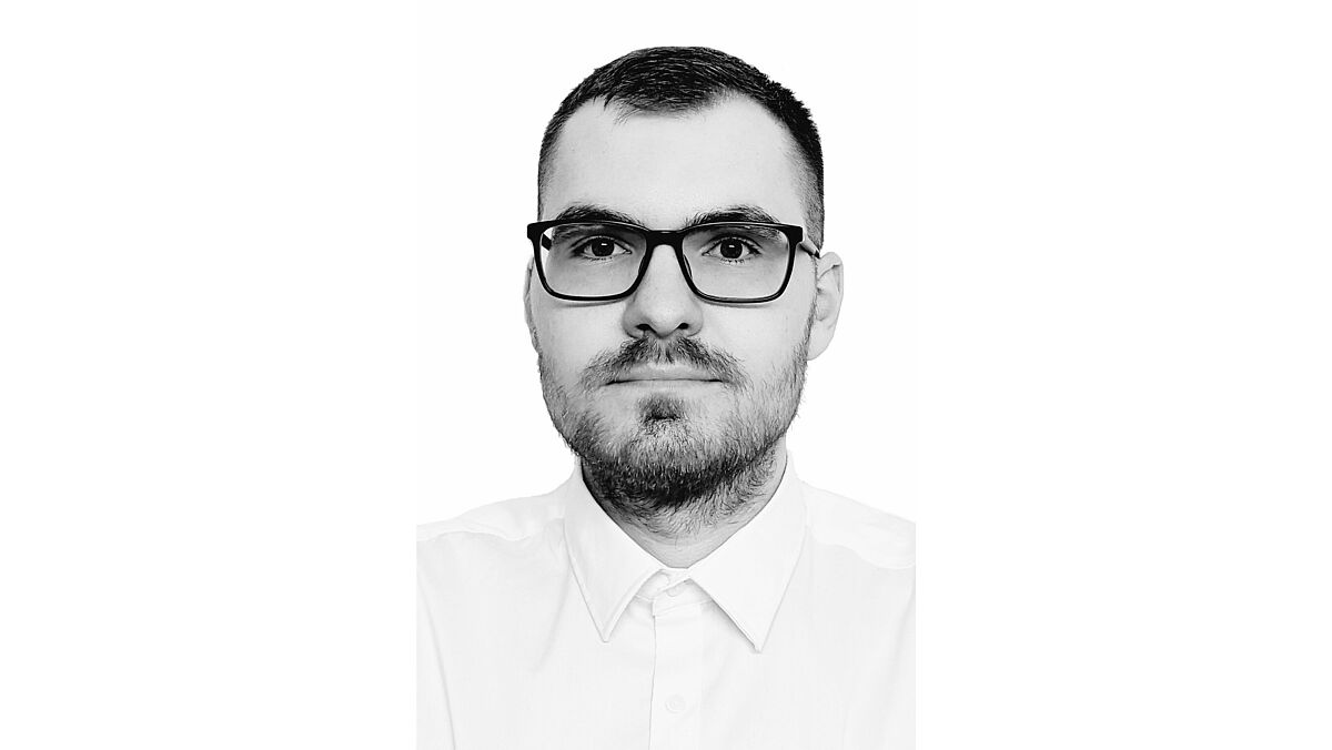 Auteur : Mirza Besic est employé par la firme Antlog AG et travaille dans le développement et le support de logiciels de CAO. Il est dessinateur-constructeur sur métal de formation et maître constructeur métallique avec diplôme fédéral. À la suite de ses études postgrades ES en informatique de gestion à la hftm en tant que technicien, il a réalisé cette enquête et les analyses qui en découlent.  ■