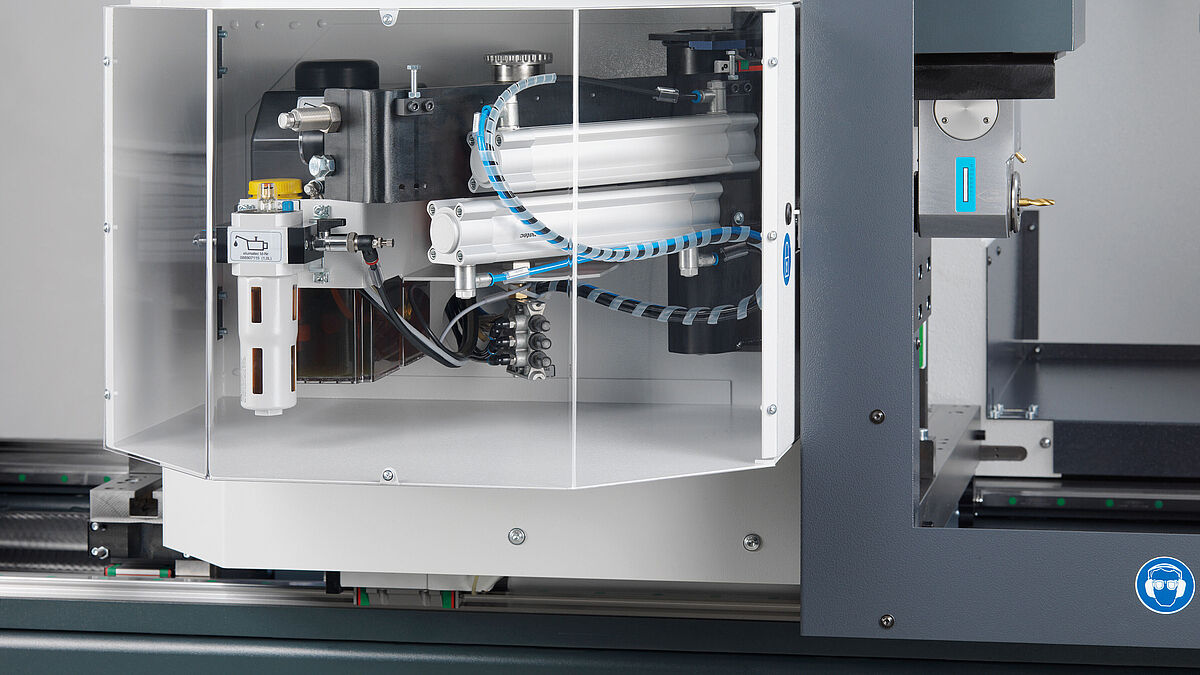 Unité de commande du centre d’usinage de barres SBZ 140.