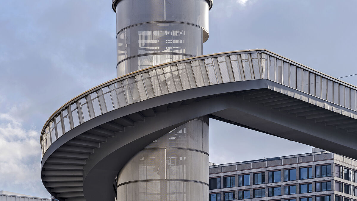 Negrelli / Zurich Maître d’ouvrage : Chemins de fer fédéraux suisses CFF et ville de ZurichArchitecture et planification de la structure porteuse : CT Conzett Bronzini Partner / DIGGELMANN + PARTNER AG / 10:8 Architekten GmbH, CoireConstruction acier et métal : Officine Ghidoni SA, Riazzino